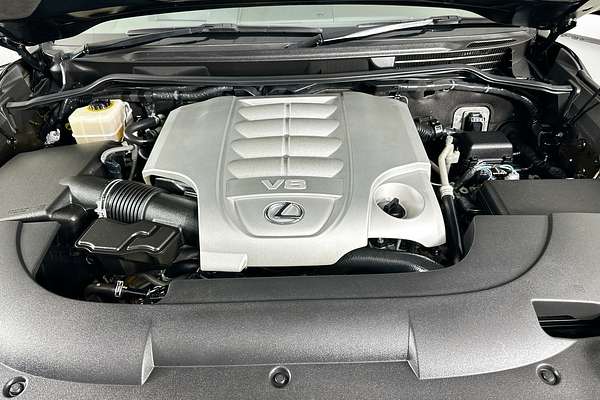 2017 Lexus LX570  URJ201R FACELIFT