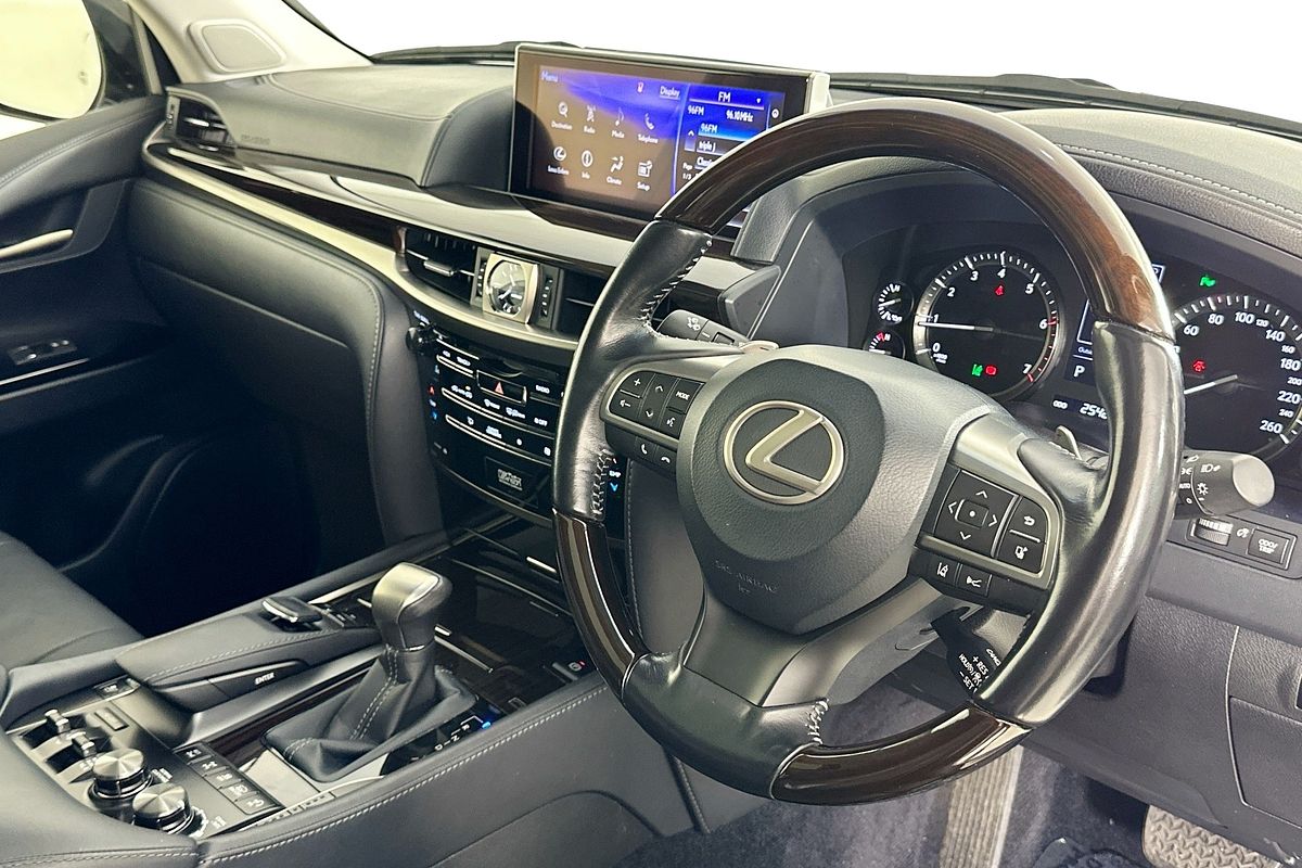 2017 Lexus LX570  URJ201R FACELIFT