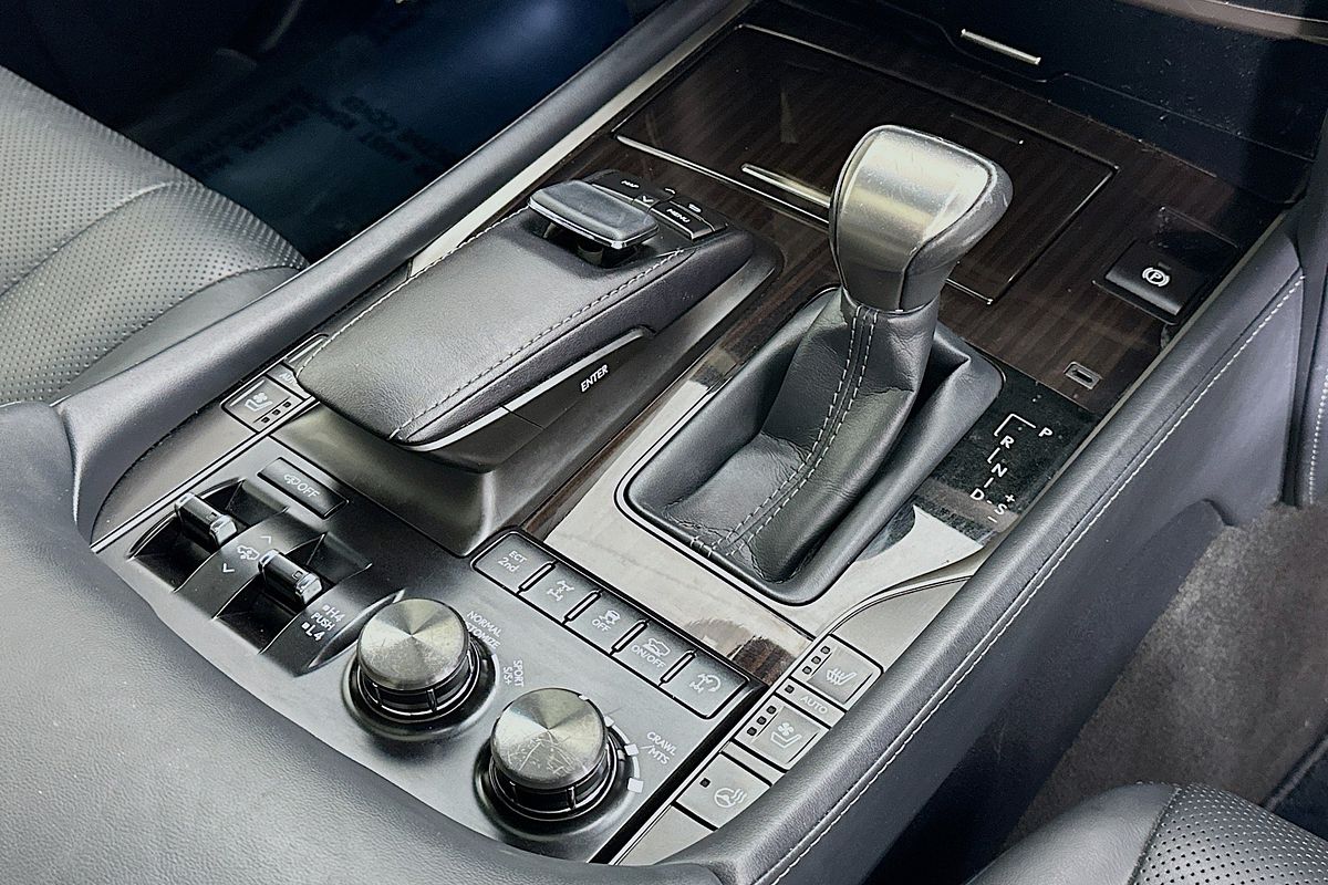 2018 Lexus LX570  URJ201R FACELIFT