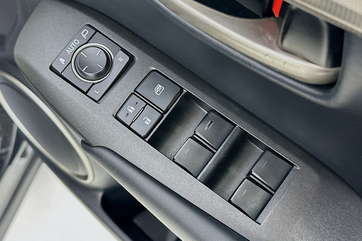 2016 Lexus NX300h LUXURY HYBRID (FWD) AYZ10R
