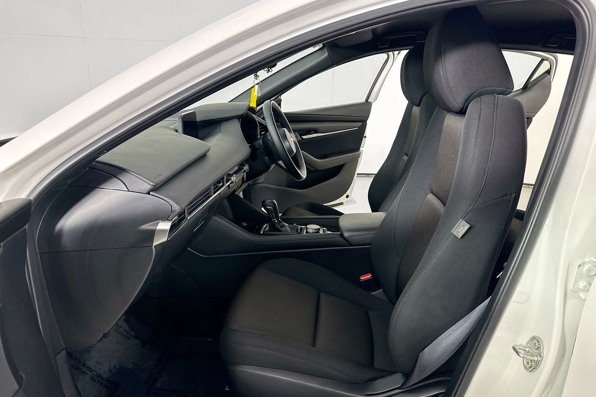 2024 Mazda MAZDA3 G20 PURE 300Q