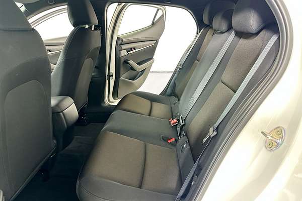 2024 Mazda MAZDA3 G20 PURE 300Q