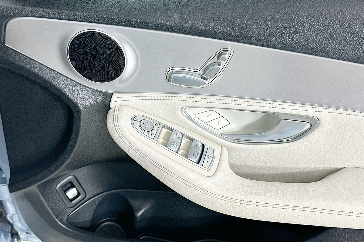 2015 Mercedes-Benz C200  205