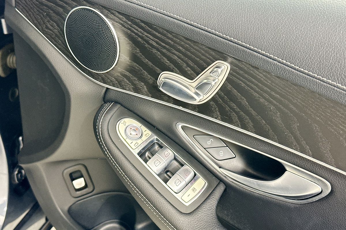 2015 Mercedes-Benz C250  205