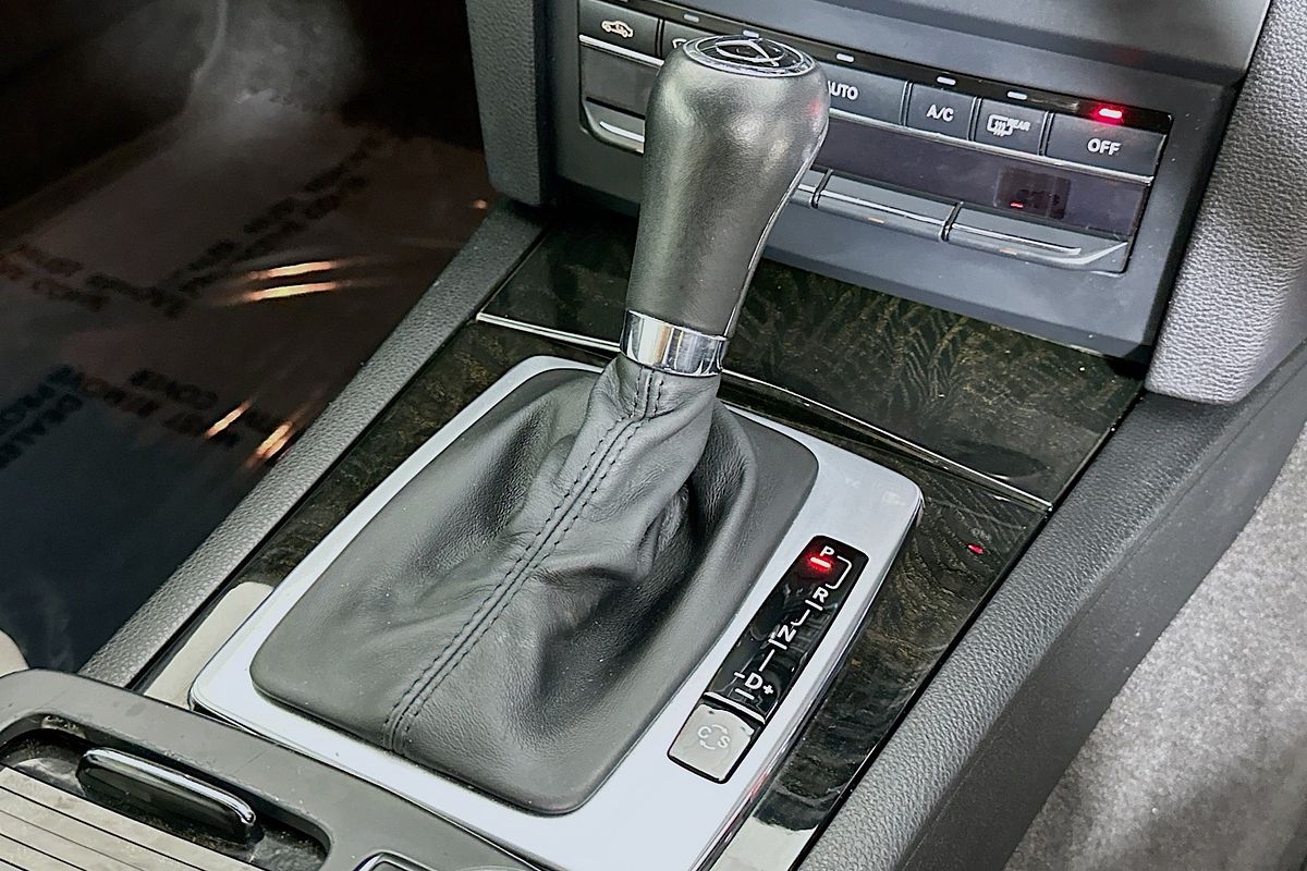 2010 Mercedes-Benz E250 CGI ELEGANCE 207