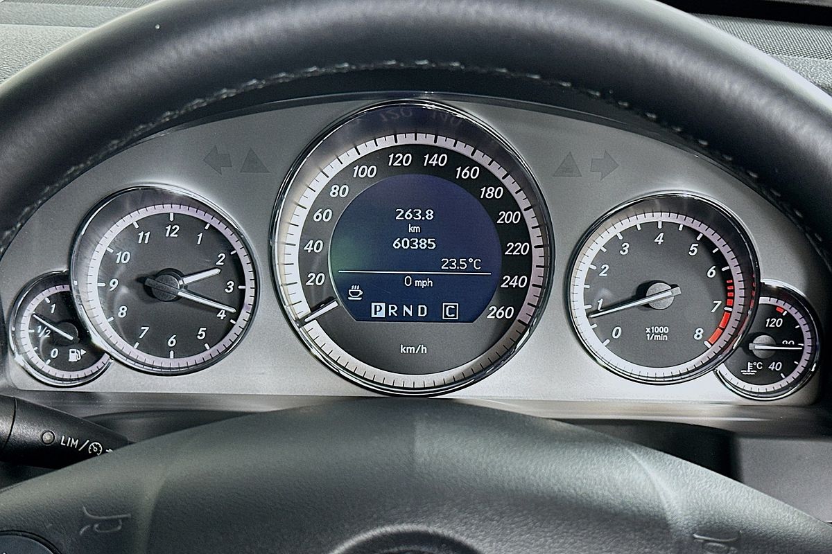 2010 Mercedes-Benz E250 CGI ELEGANCE 207