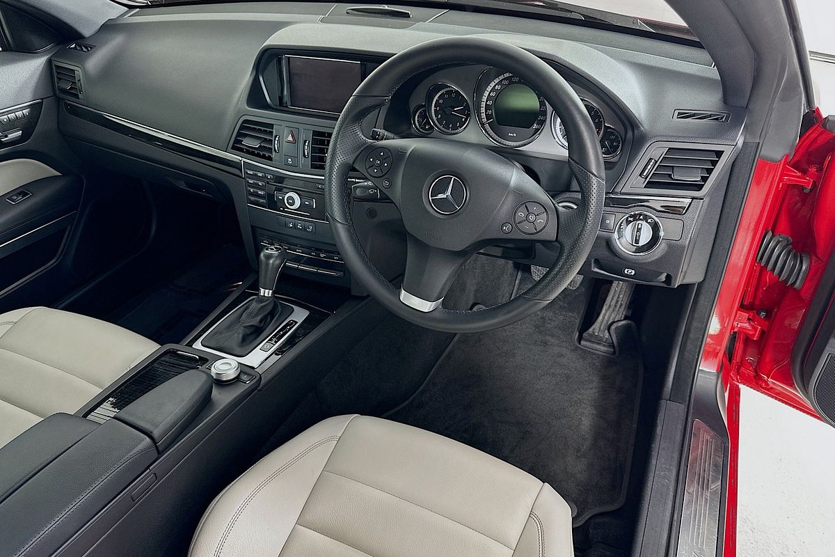 2010 Mercedes-Benz E250 CGI ELEGANCE 207