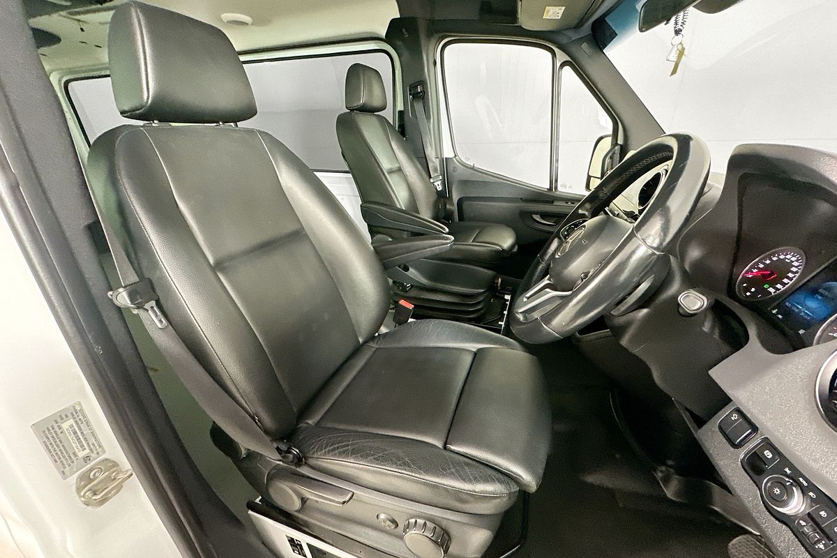 2019 Mercedes-Benz SPRINTER 419CDI VS30 MWB RWD 907 MWB Low Roof