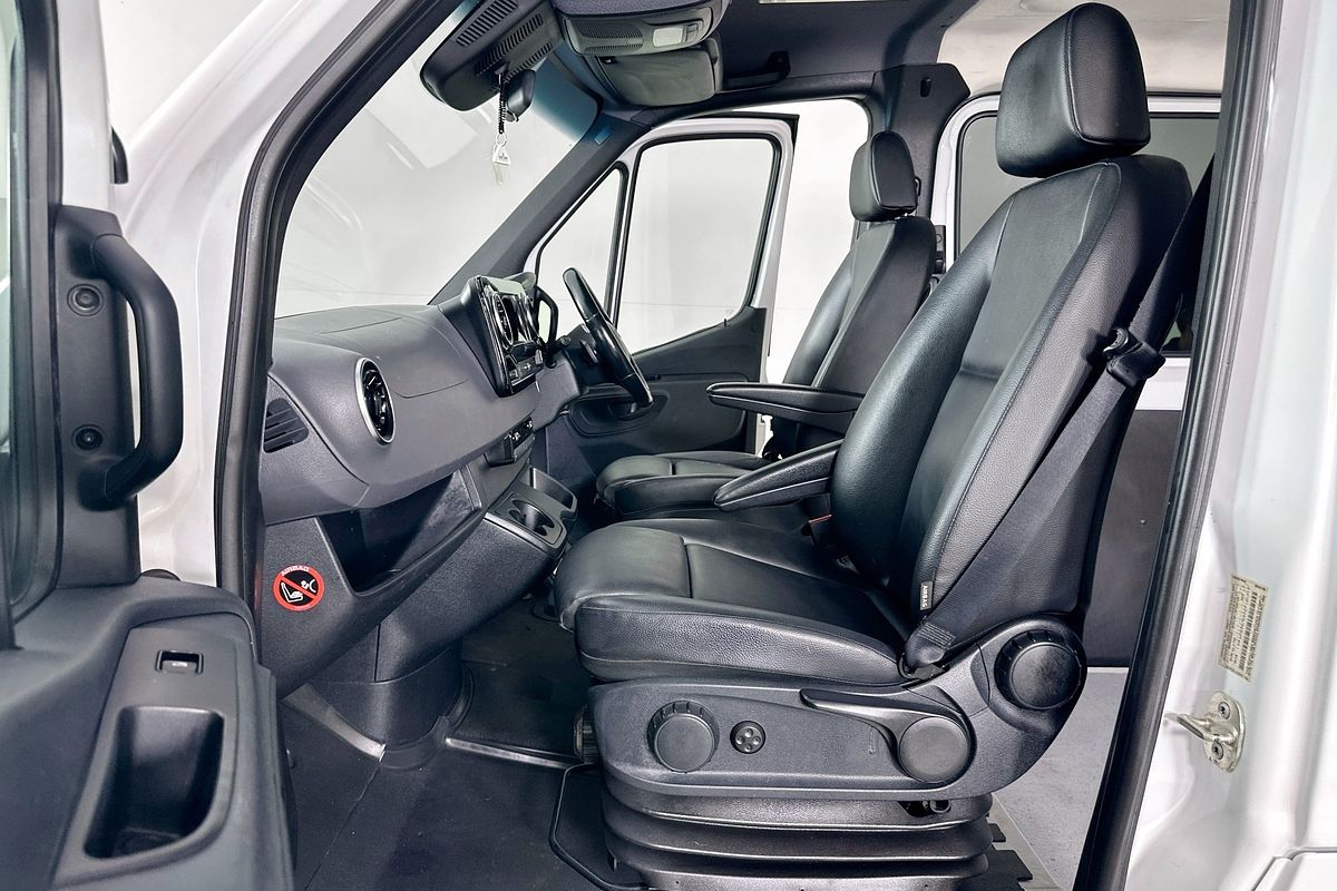 2019 Mercedes-Benz SPRINTER 419CDI VS30 MWB RWD 907 MWB Low Roof