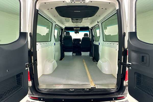 2019 Mercedes-Benz SPRINTER 419CDI VS30 MWB RWD 907 MWB Low Roof