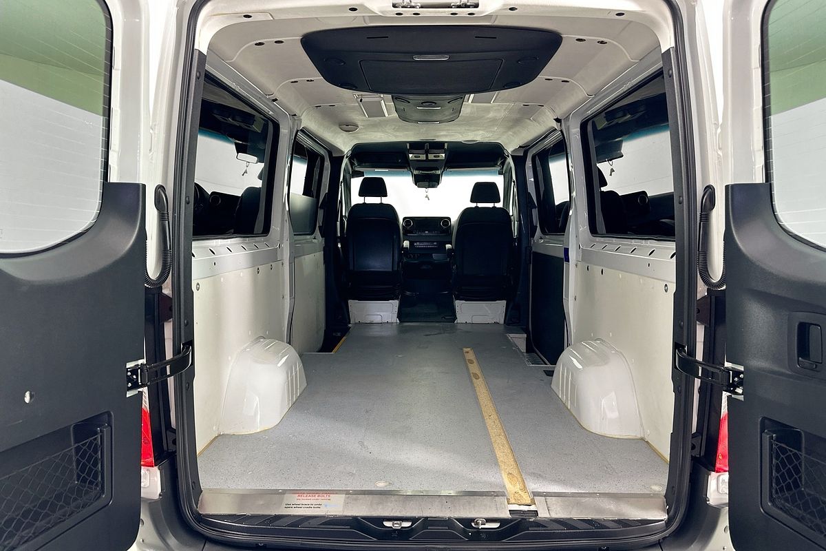 2020 Mercedes-Benz SPRINTER 419CDI VS30 MWB RWD 907 MWB Low Roof