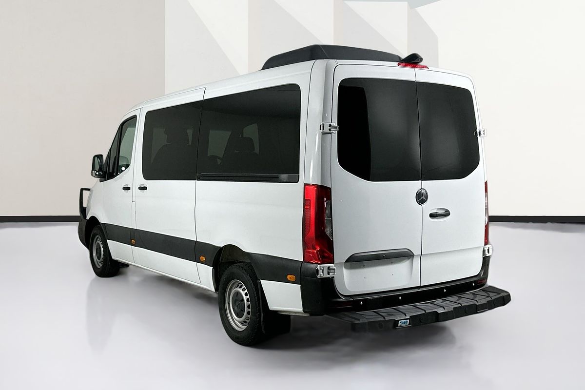 2019 Mercedes-Benz SPRINTER 419CDI VS30 MWB RWD 907 MWB Low Roof