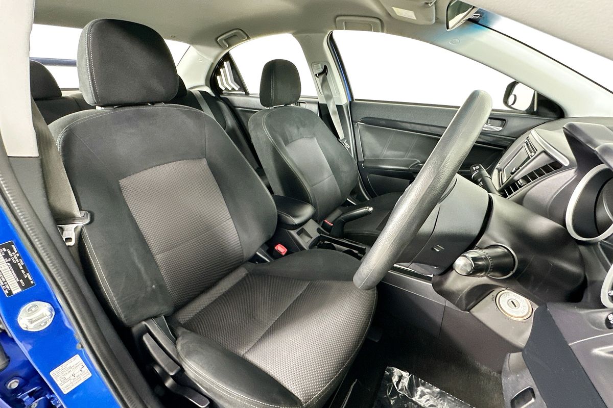 2016 Mitsubishi LANCER ES SPORT CF