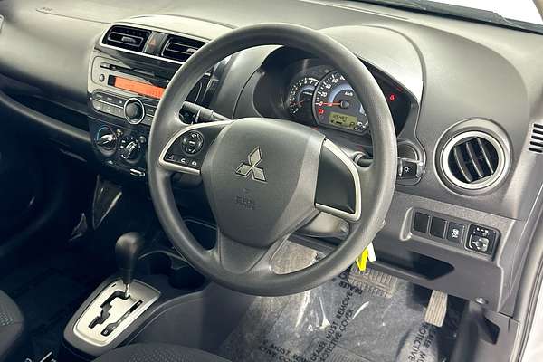 2016 Mitsubishi MIRAGE ES LA MY16