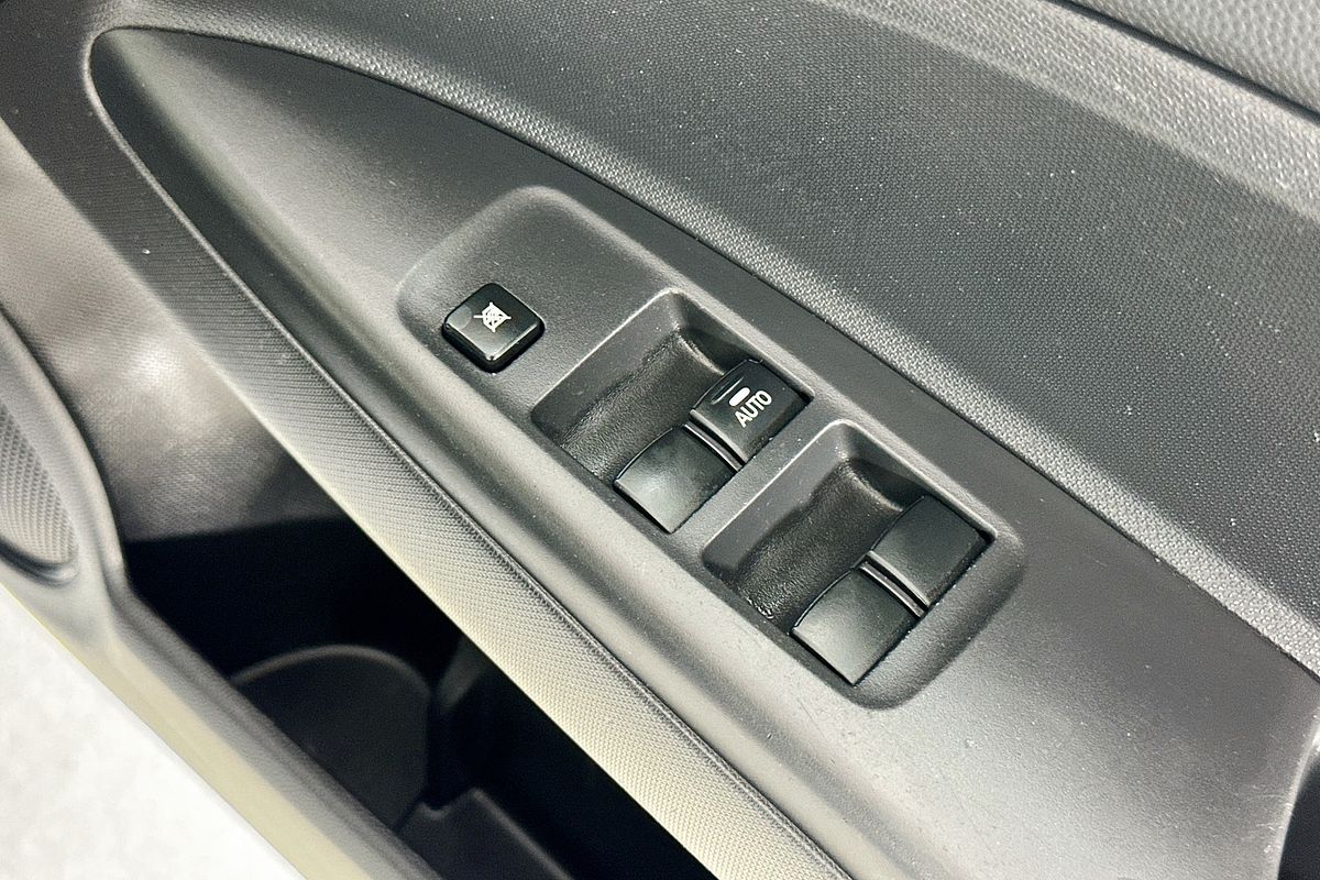 2016 Mitsubishi MIRAGE ES LA MY16