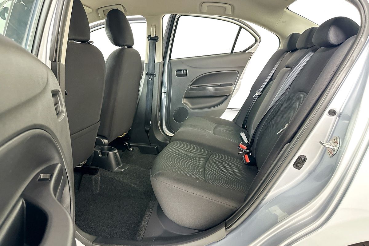 2016 Mitsubishi MIRAGE ES LA MY16