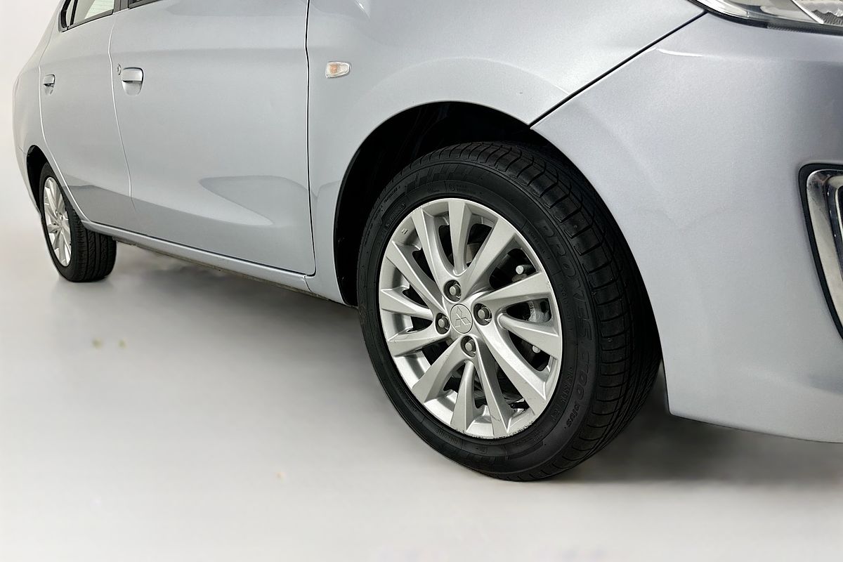 2016 Mitsubishi MIRAGE ES LA MY16