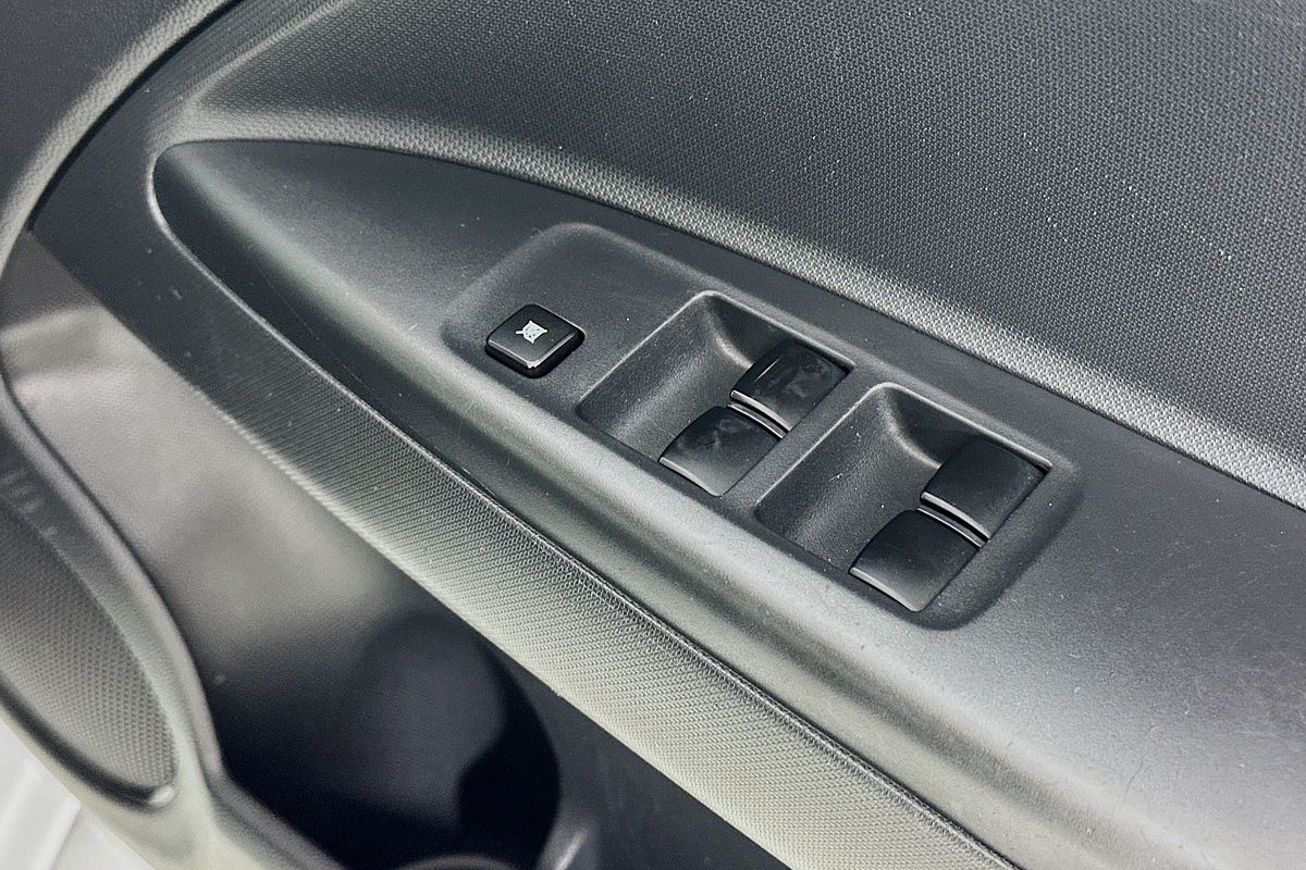 2015 Mitsubishi MIRAGE ES LA MY15