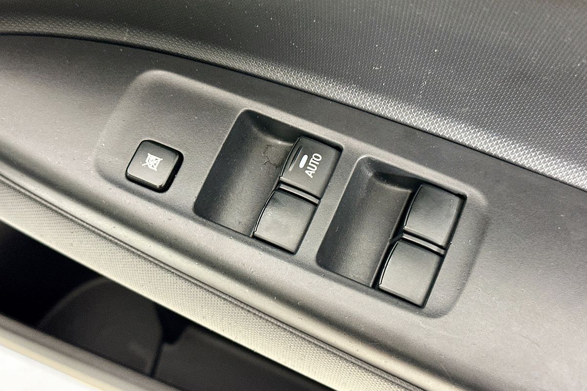 2017 Mitsubishi MIRAGE ES LA MY16