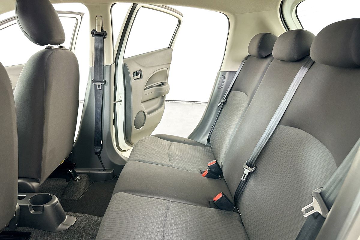 2017 Mitsubishi MIRAGE ES LA MY16