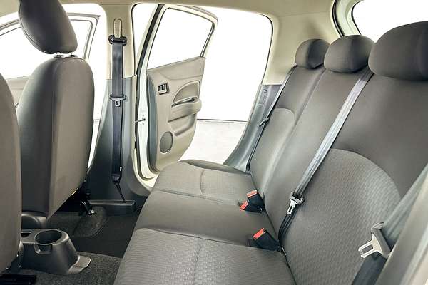 2017 Mitsubishi MIRAGE ES LA MY16