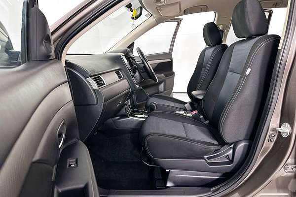2017 Mitsubishi OUTLANDER LS 7 SEAT (AWD) ZL MY18.5