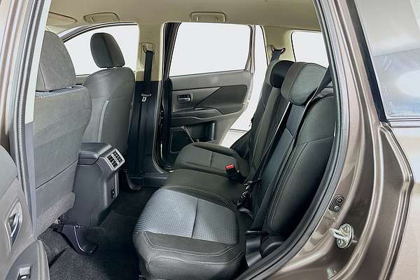 2021 Mitsubishi OUTLANDER ES 7 SEAT (AWD) ZL MY21