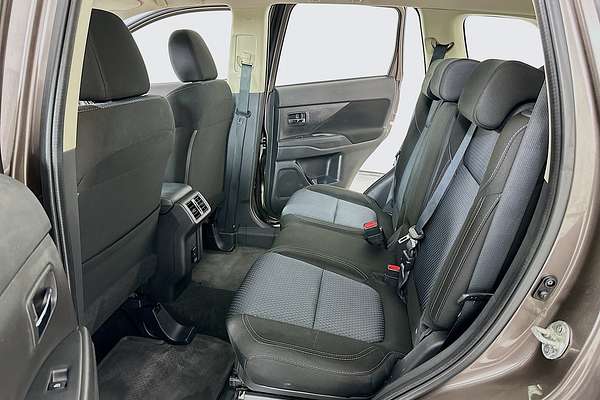 2020 Mitsubishi OUTLANDER ES 7 SEAT (AWD) ZL MY20