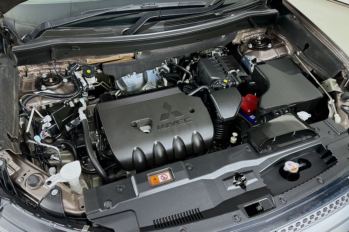 2020 Mitsubishi OUTLANDER ES 7 SEAT (AWD) ZL MY20