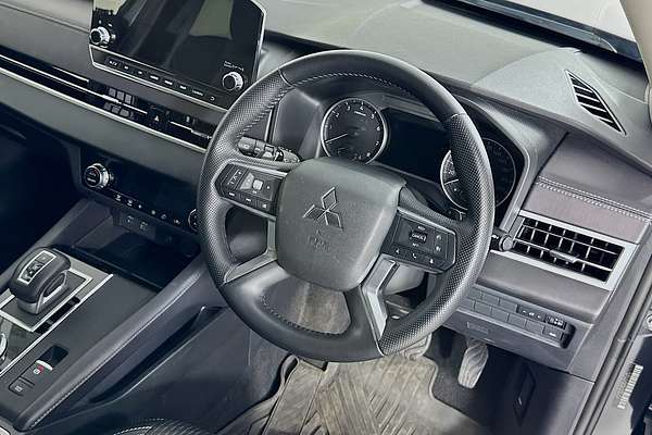 2024 Mitsubishi Outlander LS ZM