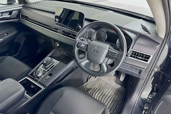 2024 Mitsubishi Outlander LS ZM