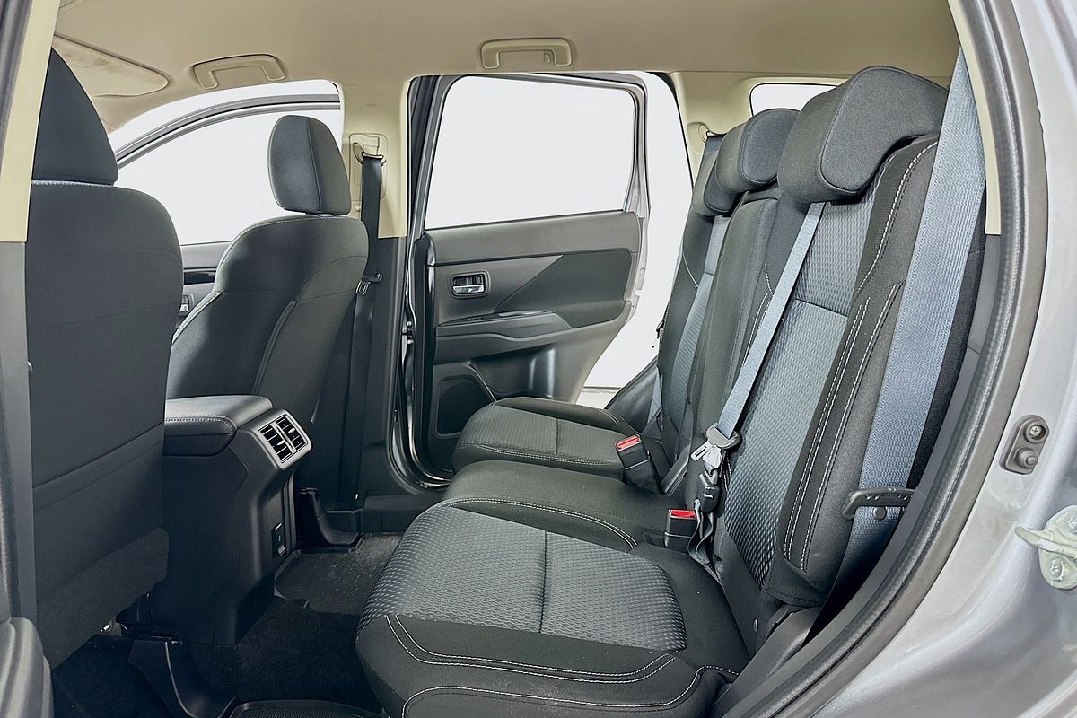 2021 Mitsubishi OUTLANDER ES 7 SEAT (2WD) ZL MY21