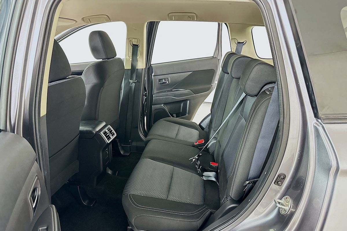 2019 Mitsubishi OUTLANDER ES 7 SEAT (2WD) ZL MY19