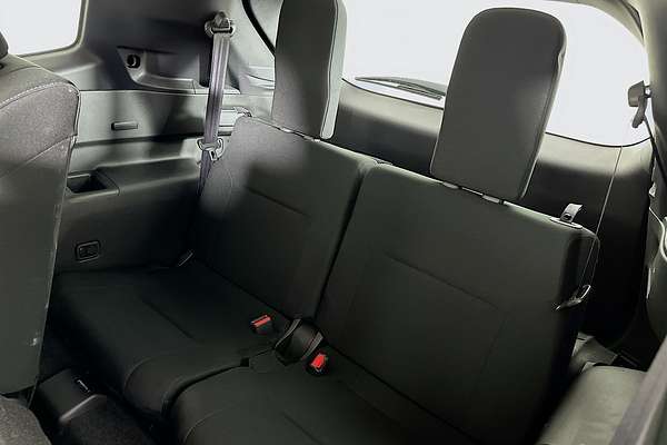 2024 Mitsubishi Outlander LS ZM