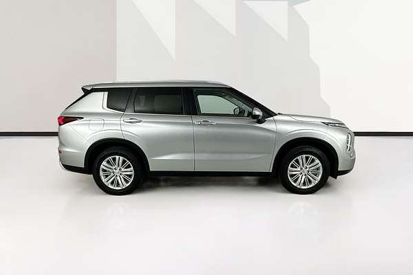 2024 Mitsubishi Outlander LS ZM
