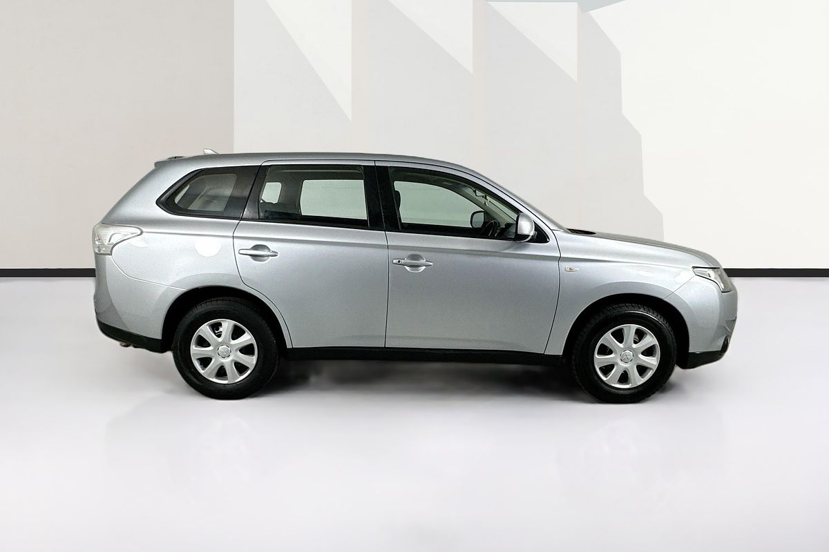 2013 Mitsubishi OUTLANDER ES (4x2) ZJ