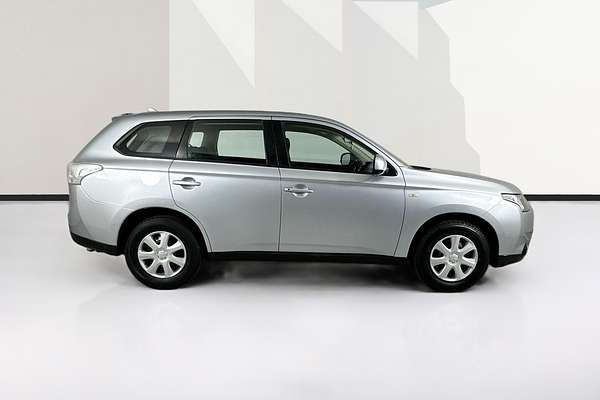 2013 Mitsubishi OUTLANDER ES (4x2) ZJ