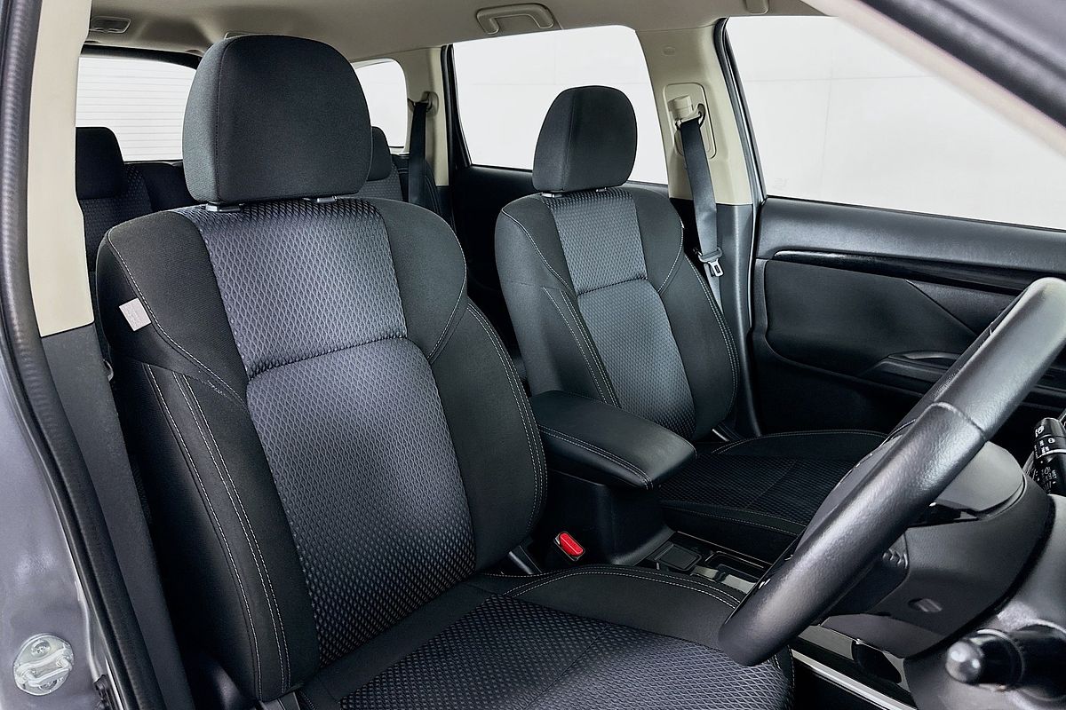 2018 Mitsubishi OUTLANDER ES 7 SEAT (2WD) ZL MY18.5