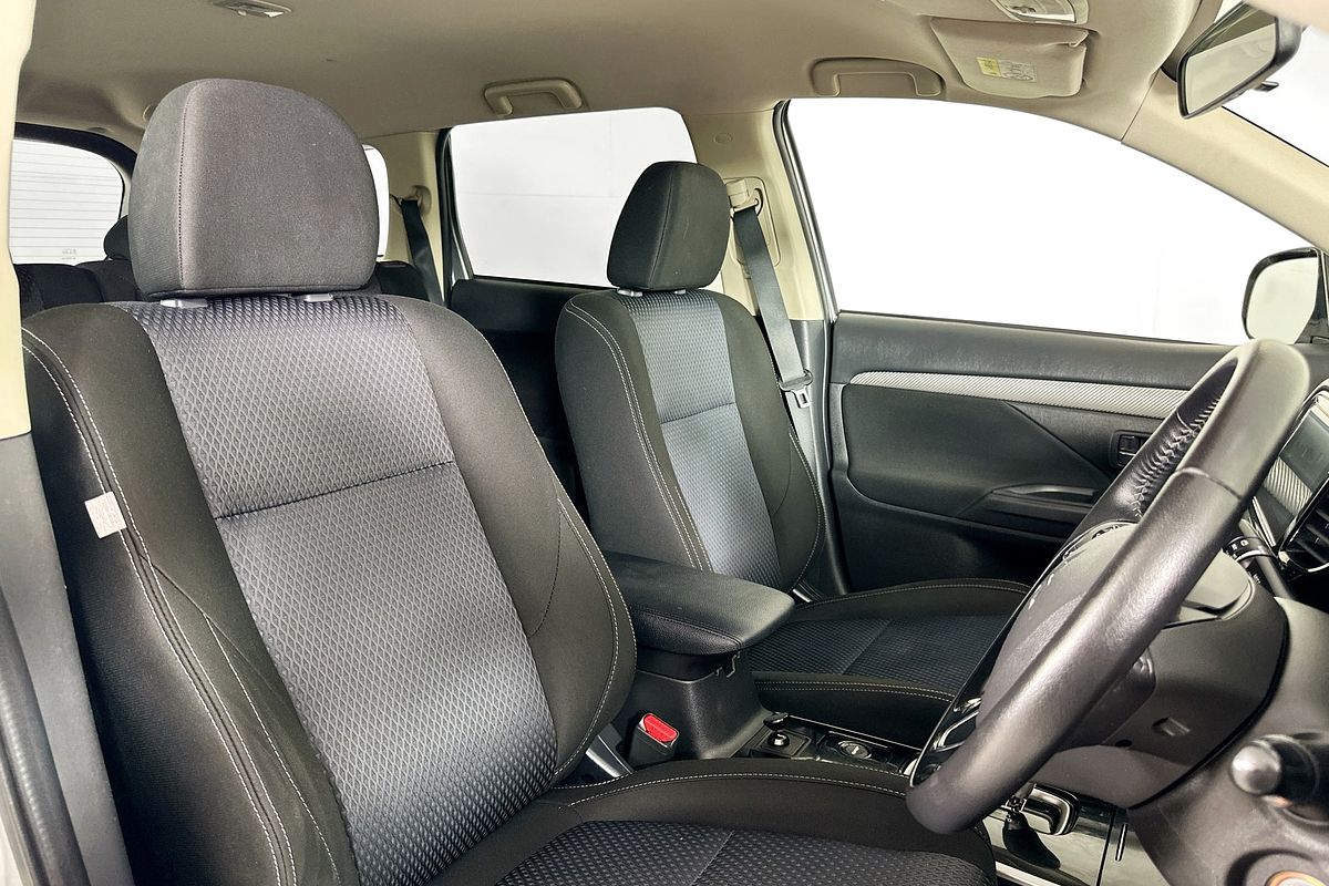 2017 Mitsubishi OUTLANDER LS SAFETY PACK (4x4) 5 SEATS ZK MY18