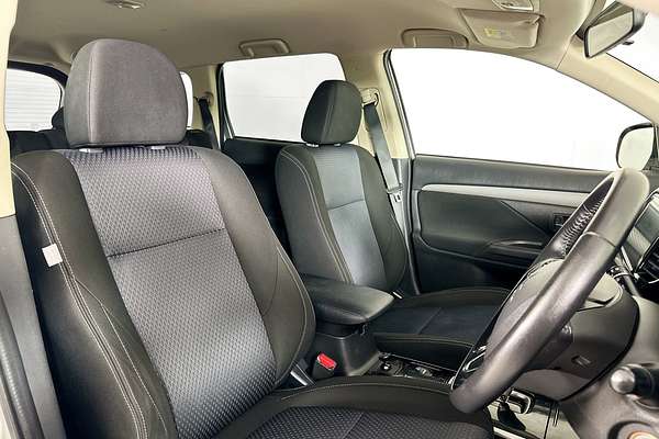 2017 Mitsubishi OUTLANDER LS SAFETY PACK (4x4) 5 SEATS ZK MY18