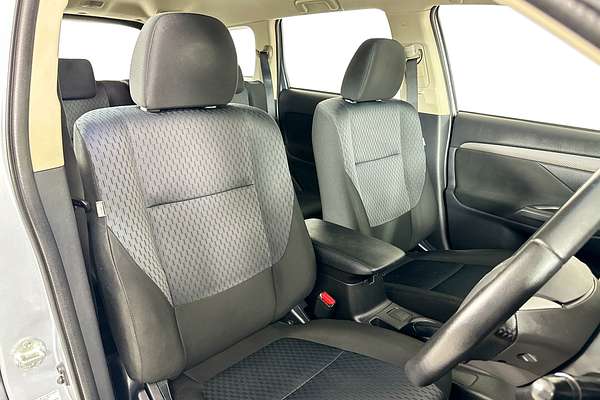 2013 Mitsubishi OUTLANDER ES (4x2) ZJ