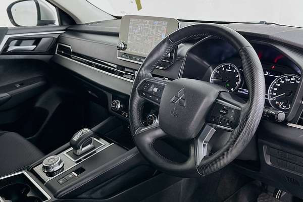 2024 Mitsubishi Outlander LS ZM