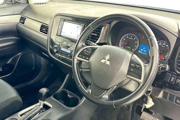 2013 Mitsubishi OUTLANDER ES (4x2) ZJ