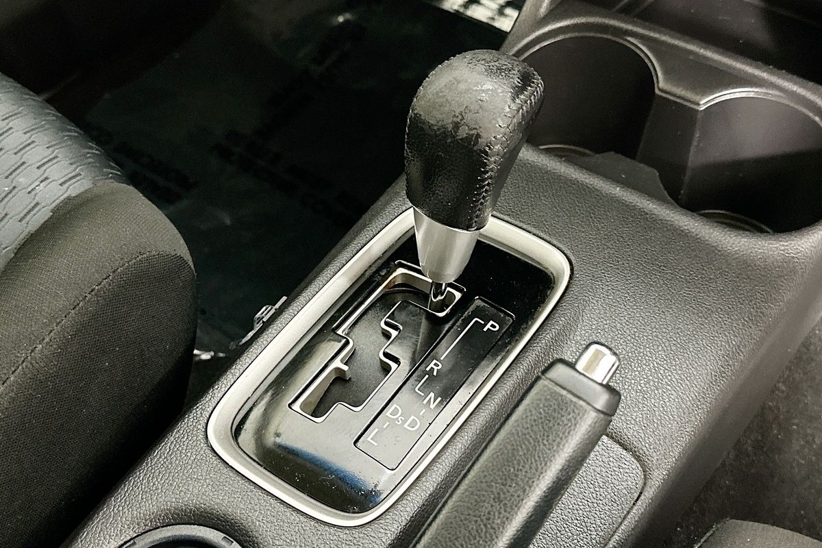 2013 Mitsubishi OUTLANDER ES (4x2) ZJ