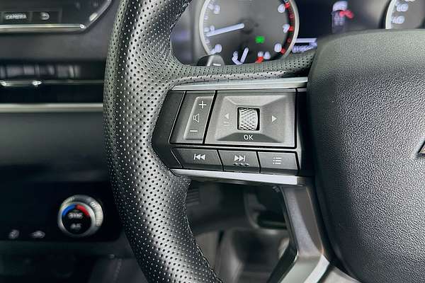 2024 Mitsubishi Outlander LS ZM