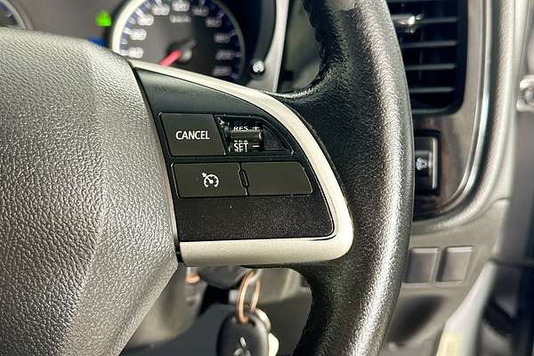 2013 Mitsubishi OUTLANDER ES (4x2) ZJ