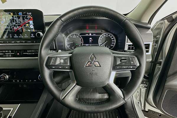 2024 Mitsubishi Outlander LS ZM