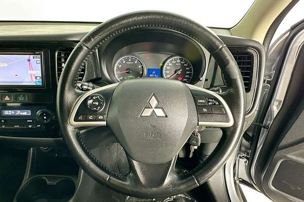 2013 Mitsubishi OUTLANDER ES (4x2) ZJ