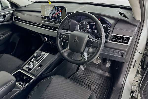 2024 Mitsubishi Outlander LS ZM
