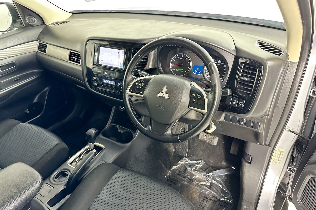 2013 Mitsubishi OUTLANDER ES (4x2) ZJ
